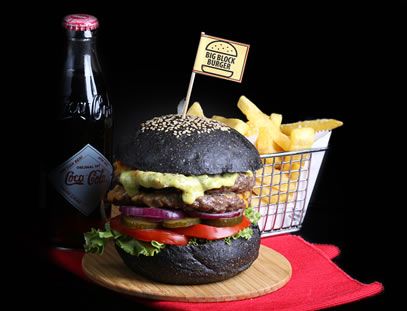 BIG BLOCK BURGER - 300 gr Hamburger Köftesi, Siyah Hamburger Ekmeği, Marul, Turşu, Domates, Soğan, Duble Cheddar, Big Block Sos